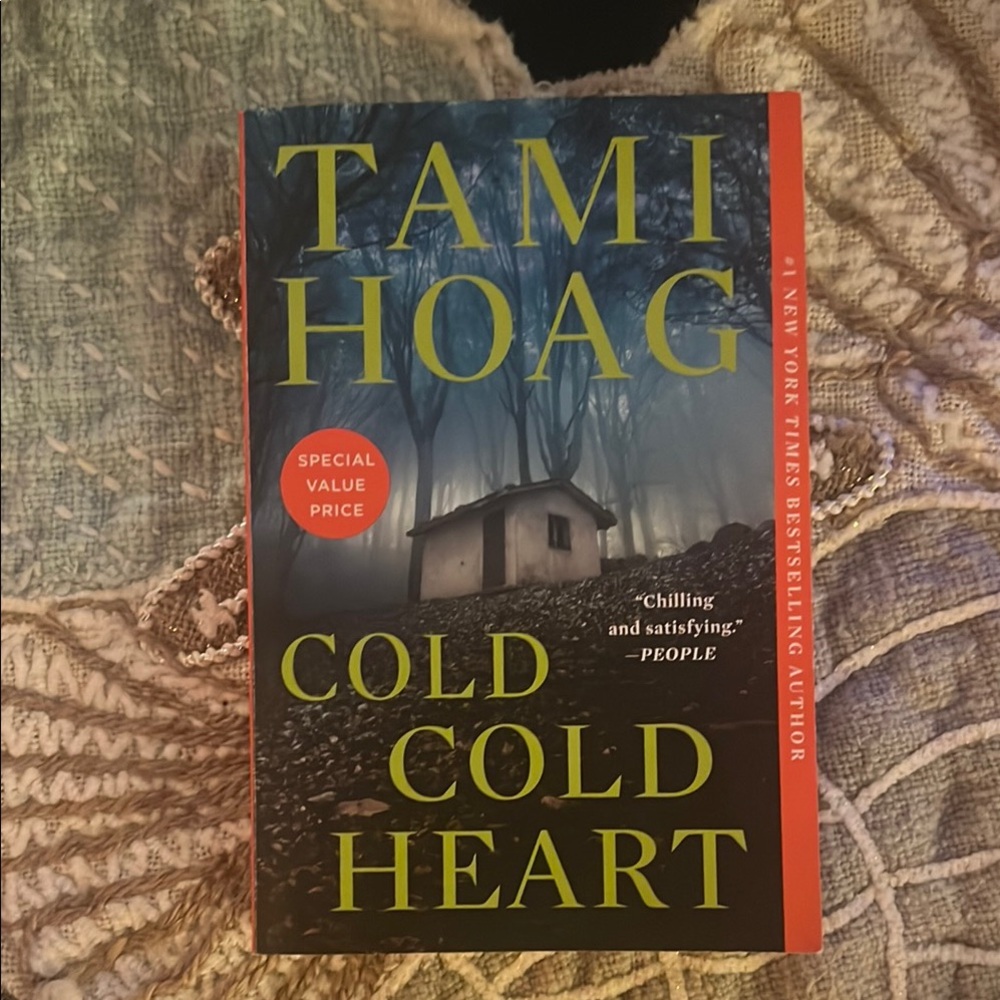 Tami Hoag 'Cold Cold Heart' Book